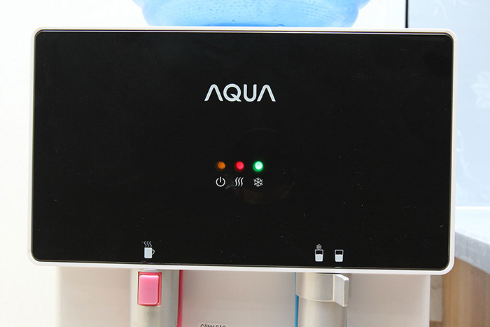 Aqua AWD-M65HC với bảng điều khiển hiện đại dễ dàng sử dụng