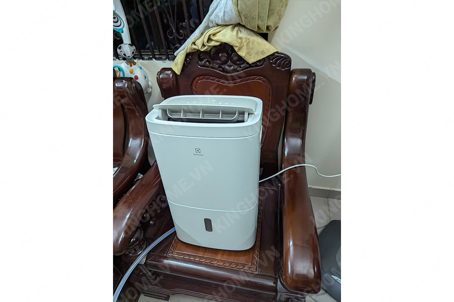 Máy hút ẩm Electrolux UltimateHome 300 20L cho phòng 42m² EDH10TRBW1