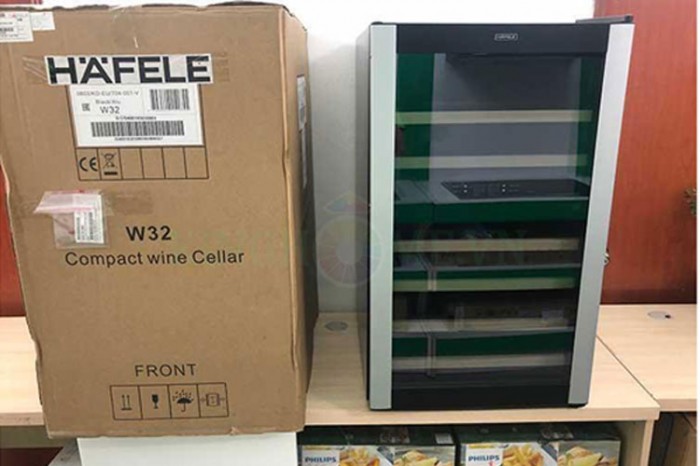 Tủ bảo quản rượu Hafele HW-G32A có thiết kế ốp kim loại