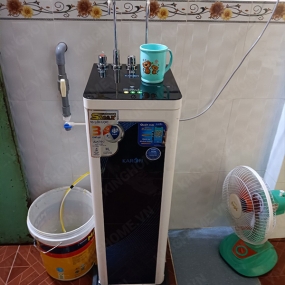 Máy lọc nước nóng lạnh Karofi KAD-D52